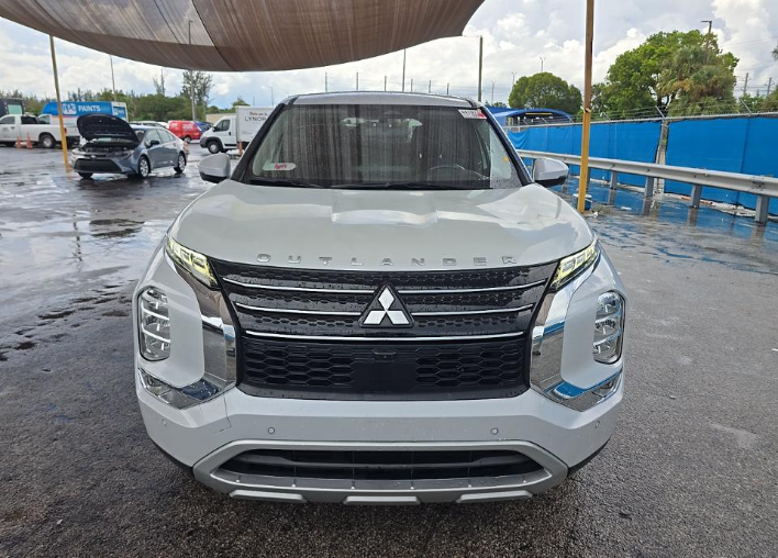 2022 Mitsubishi Outlander SE