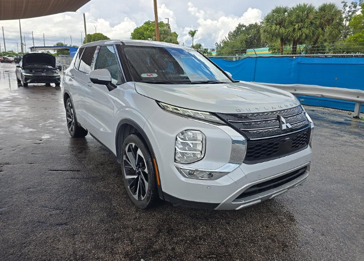 2022 Mitsubishi Outlander SE