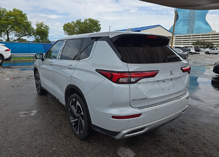 2022 Mitsubishi Outlander SE